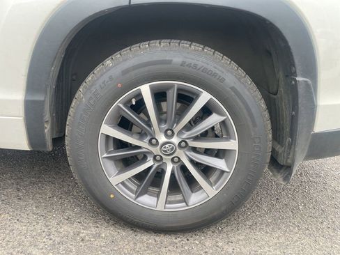 Used 2017 Toyota Highlander XLE AWD/4WD image 25