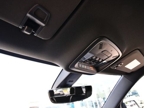 Used 2024 Chevrolet Traverse RS AWD/4WD image 34