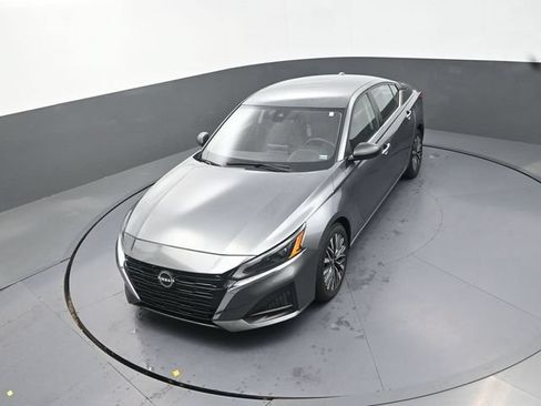 Used 2024 Nissan Altima 2.5 SV FWD image 13