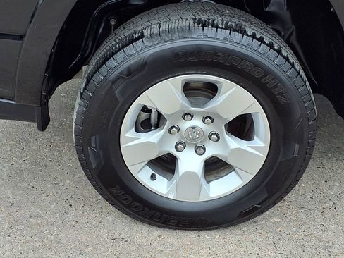 Used 2025 RAM 1500 Big Horn AWD/4WD image 10