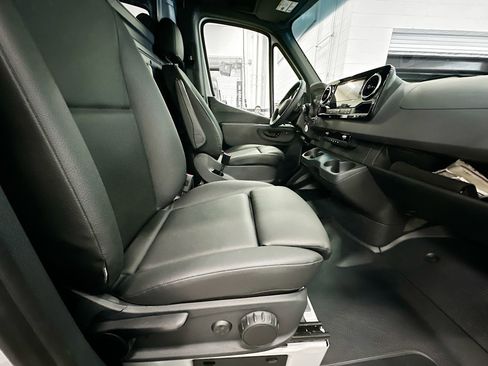 Used 2025 Mercedes-Benz Sprinter 2500 image 26