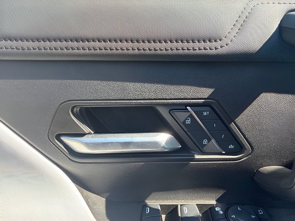 Used 2025 GMC Hummer EV 2X AWD/4WD image 11