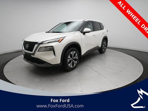 Used 2023 Nissan Rogue SV image 1