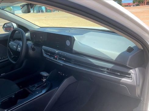 Certified 2025 Kia K4 FWD image 21