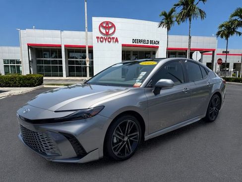 Used 2025 Toyota Camry XSE FWD image 3