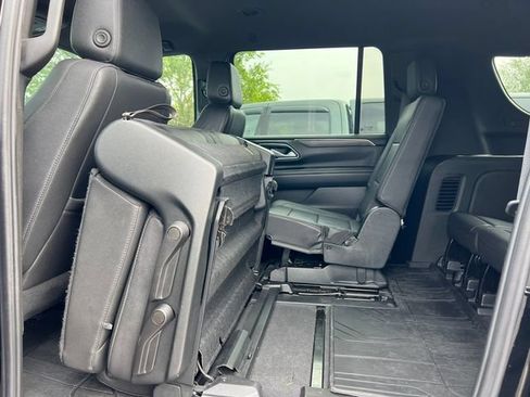 Used 2023 Chevrolet Suburban LT AWD/4WD image 42