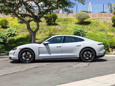 Used 2022 Porsche Taycan RWD image 2