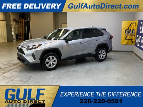 Used 2025 Toyota RAV4 LE AWD/4WD image 5