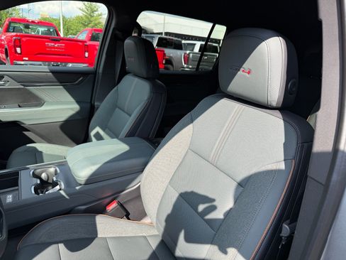 Used 2025 GMC Acadia AT4 AWD/4WD image 14