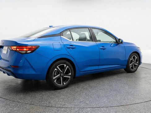 Used 2025 Nissan Sentra SV image 9