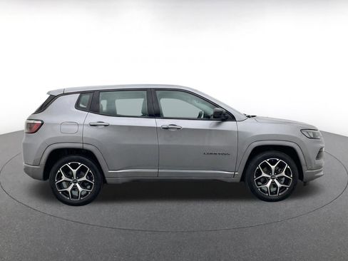 Used 2025 Jeep Compass Limited AWD/4WD image 10
