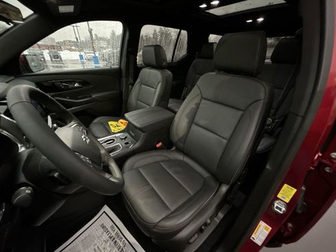 Used 2023 Chevrolet Traverse RS image 13