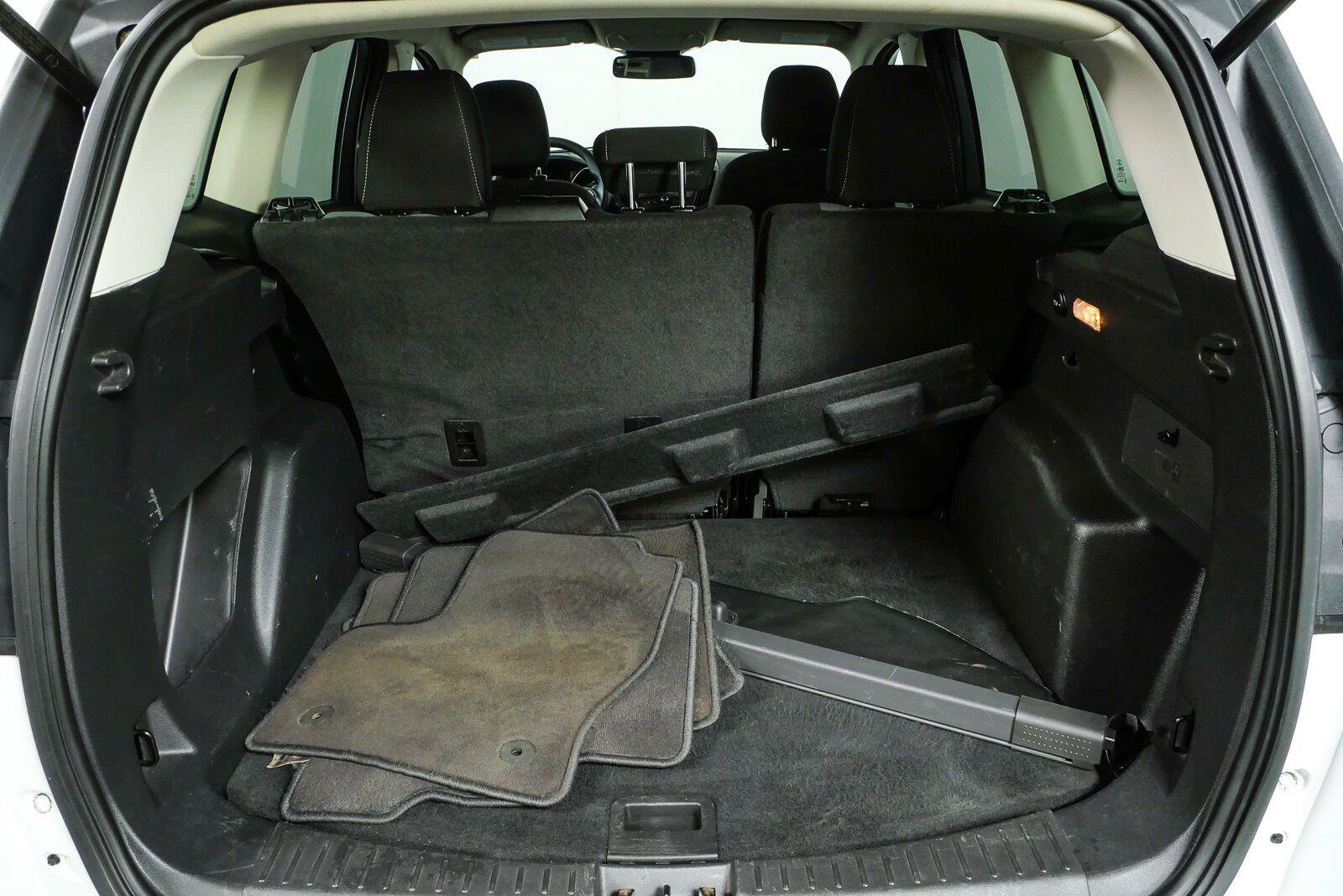 Used 2019 Ford Escape SE FWD image 29