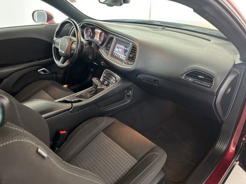 Used 2021 Dodge Challenger SXT w/ Driver Convenience Group RWD image 19