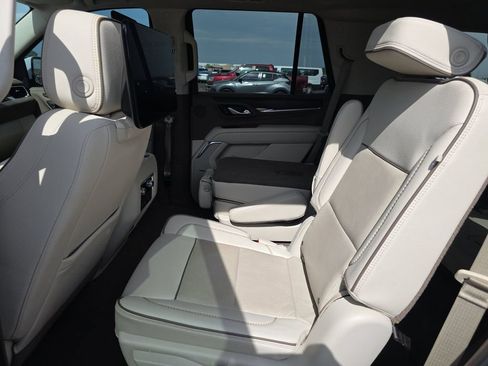Used 2021 GMC Yukon Denali w/ Denali Premium Package AWD/4WD image 10