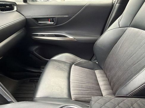 Used 2021 Toyota Venza XLE w/ Carpet Mat Package (TMS) image 23
