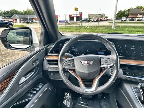 Used 2021 Cadillac Escalade Premium Luxury AWD/4WD image 13