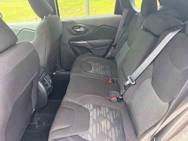 Used 2022 Jeep Cherokee Latitude AWD/4WD image 34