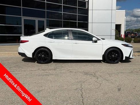 Used 2025 Toyota Camry SE w/ Convenience Package FWD image 2
