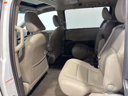 Used 2017 Toyota Sienna XLE Premium FWD image 35