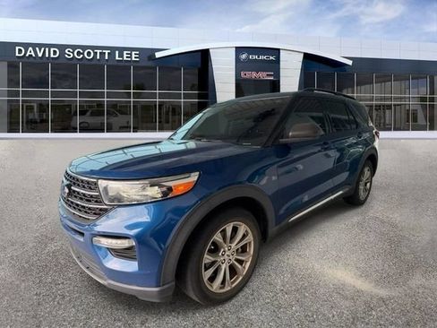 Used 2021 Ford Explorer XLT w/ Equipment Group 202A RWD image 3