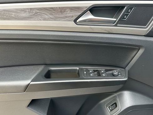 Used 2020 Volkswagen Atlas Cross Sport SE w/ Towing Package image 11