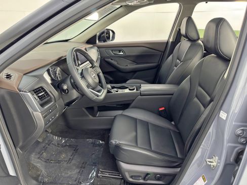 Used 2023 Nissan Rogue SV w/ SV Premium B Package AWD/4WD image 16