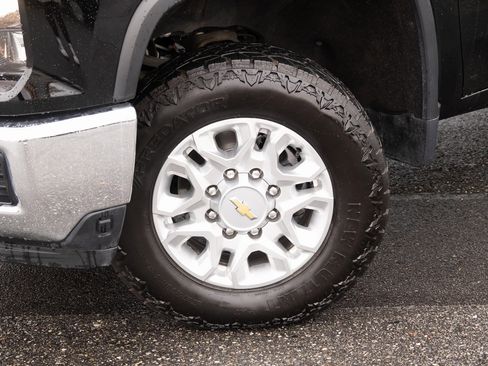 Used 2024 Chevrolet Silverado 3500 LT image 17