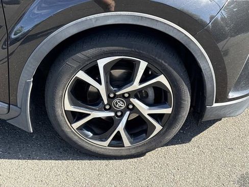 Used 2018 Toyota C-HR XLE FWD image 7