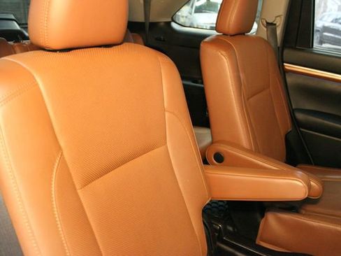 Used 2017 Toyota Highlander Limited image 15