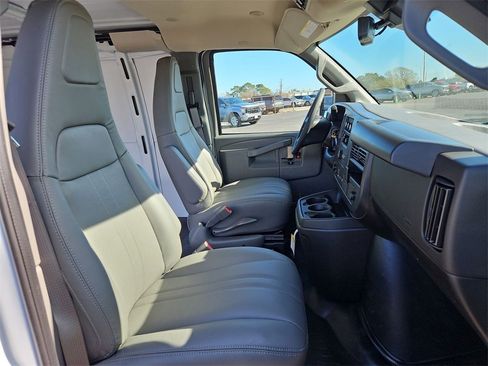 New 2025 Chevrolet Express 2500 w/ Safety Package image 17