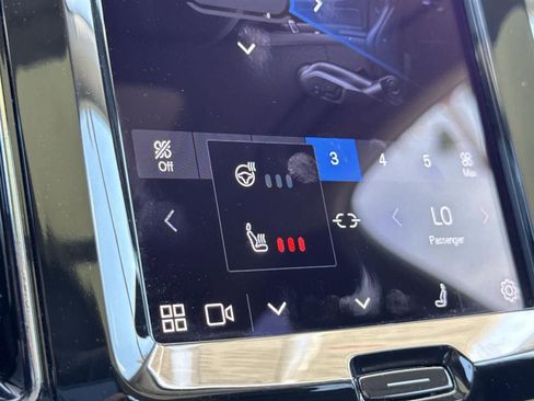 Used 2023 Volvo XC60 B5 Plus image 19