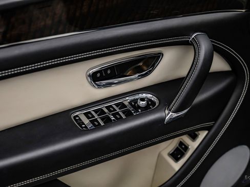 Used 2019 Bentley Bentayga image 85