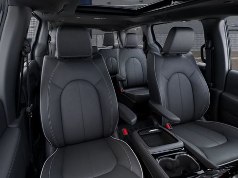 New 2026 Chrysler Pacifica Limited image 16