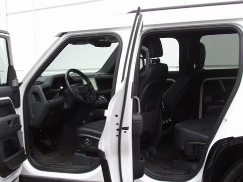 Used 2024 Land Rover Defender 130 X-Dynamic SE AWD/4WD image 12