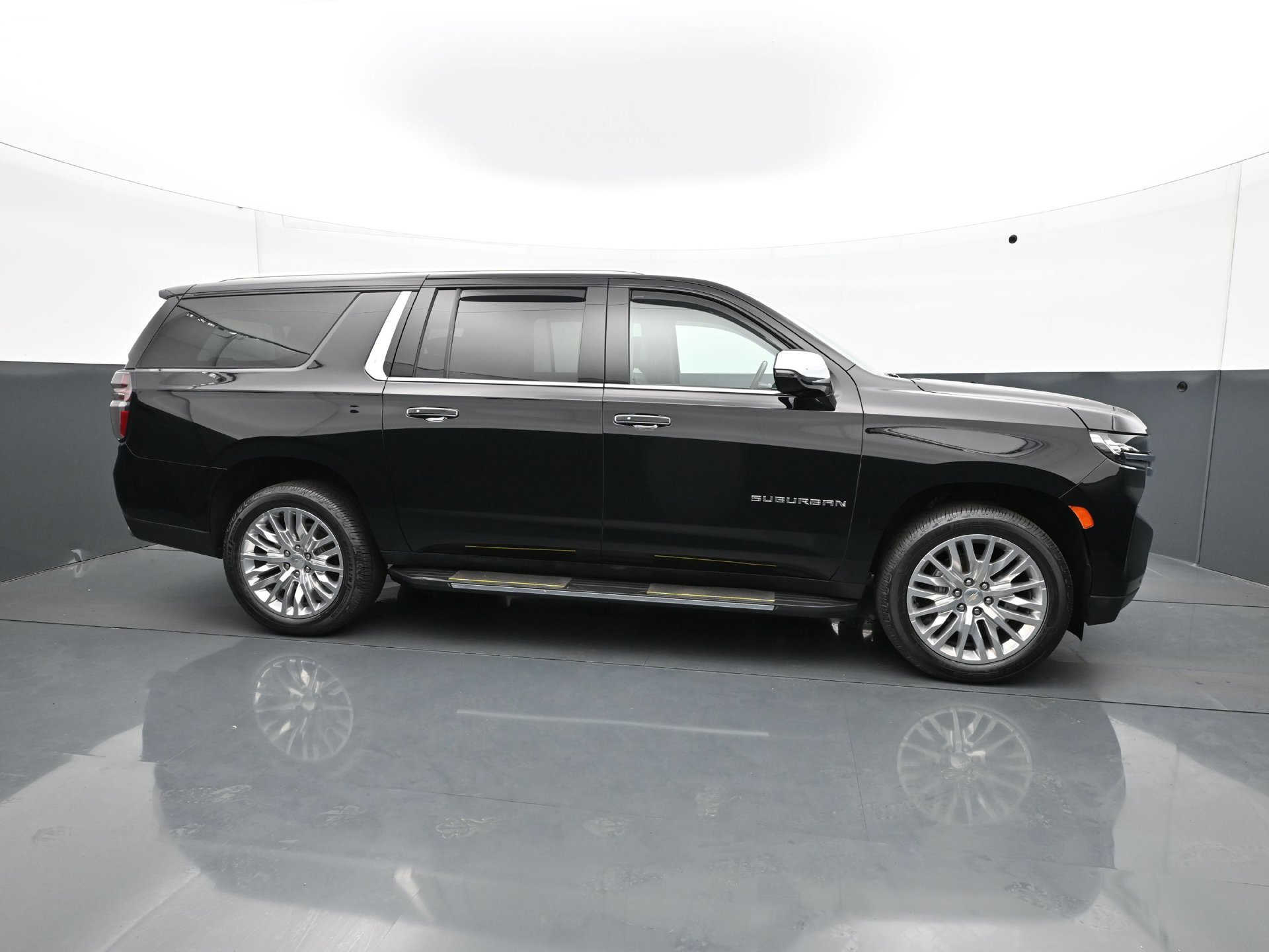 Used 2023 Chevrolet Suburban Premier AWD/4WD image 8