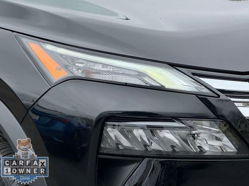 Used 2025 Nissan Rogue S AWD/4WD image 11