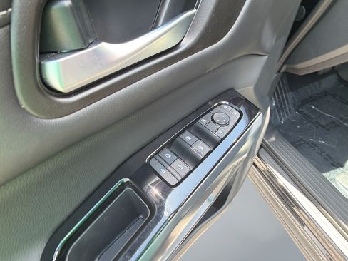 Certified 2025 Nissan Pathfinder SL w/ SL Premium Package FWD image 28