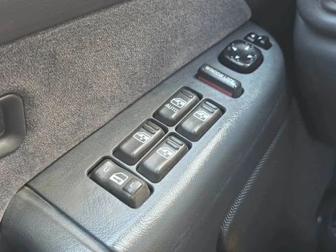 Used 2002 Chevrolet Silverado 2500 LS w/ Off-Road Skid Plate Pkg AWD/4WD image 21