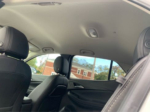 Used 2022 Buick Encore GX Essence image 26