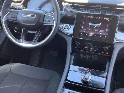 Certified 2023 Jeep Grand Cherokee Laredo AWD/4WD image 13