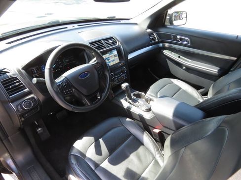 Used 2018 Ford Explorer XLT w/ Equipment Group 202A AWD/4WD image 11