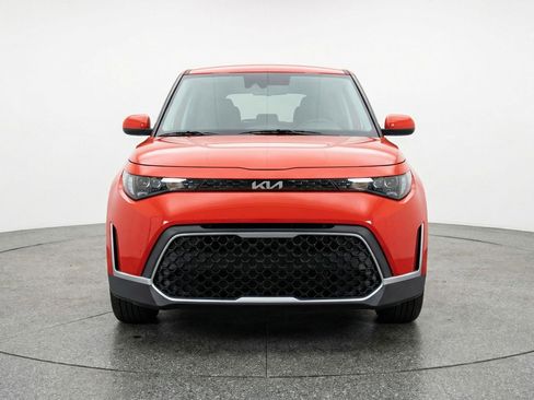 Used 2025 Kia Soul LX w/ LX Technology Package image 2