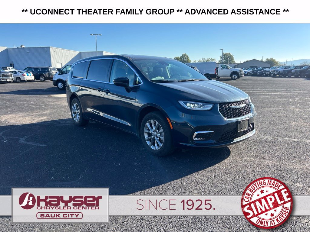 Used 2023 Chrysler Pacifica Touring-L w/ Uconnect Theater Family Group AWD/4WD image 1