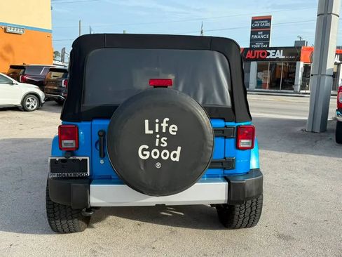 Used 2015 Jeep Wrangler Unlimited Sahara w/ Connectivity Group AWD/4WD image 3