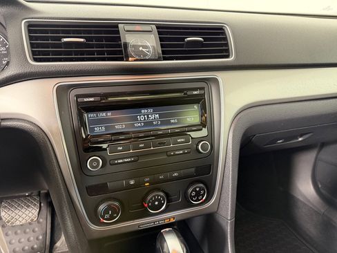 Used 2013 Volkswagen Passat 2.5 S image 13