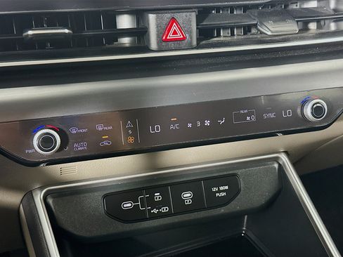 Used 2026 Kia Carnival FWD image 24