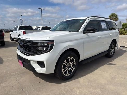 New 2026 Ford Expedition Active image 3