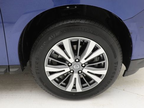 Used 2020 Nissan Pathfinder SV image 10