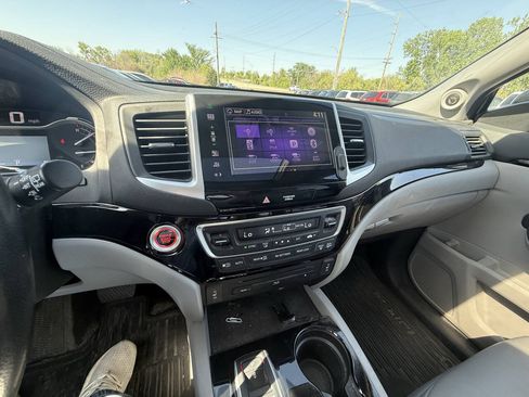 Used 2016 Honda Pilot Touring image 24